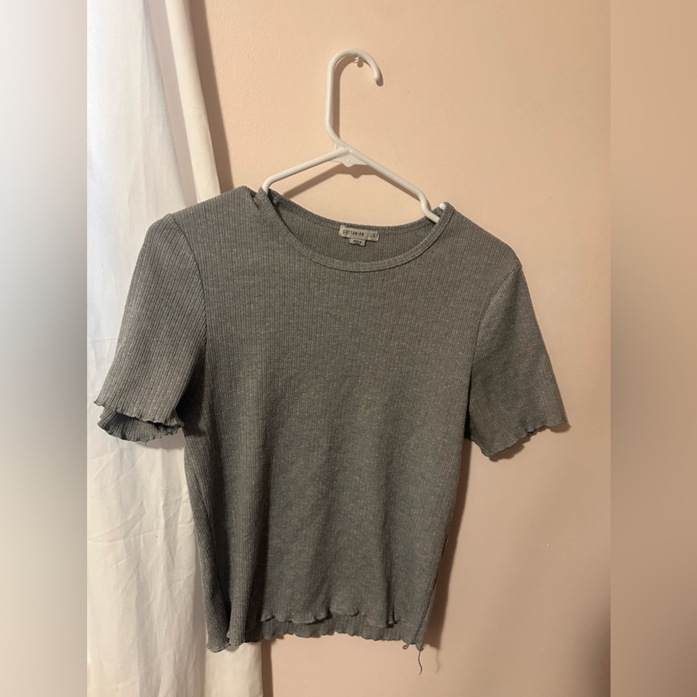 Cotton on grey knit short sleeve shirt. Size large. Super stretchy